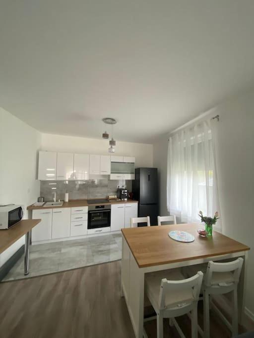 Villa Lipi - Home Away From Home บาลาตอนเซเมช ภายนอก รูปภาพ